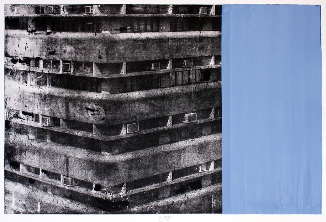 Wolff_LongHouse II - Radierung_Siebdruck Foto Aquatinta mit Prägung auf Bütten, 80 x 110 cm.